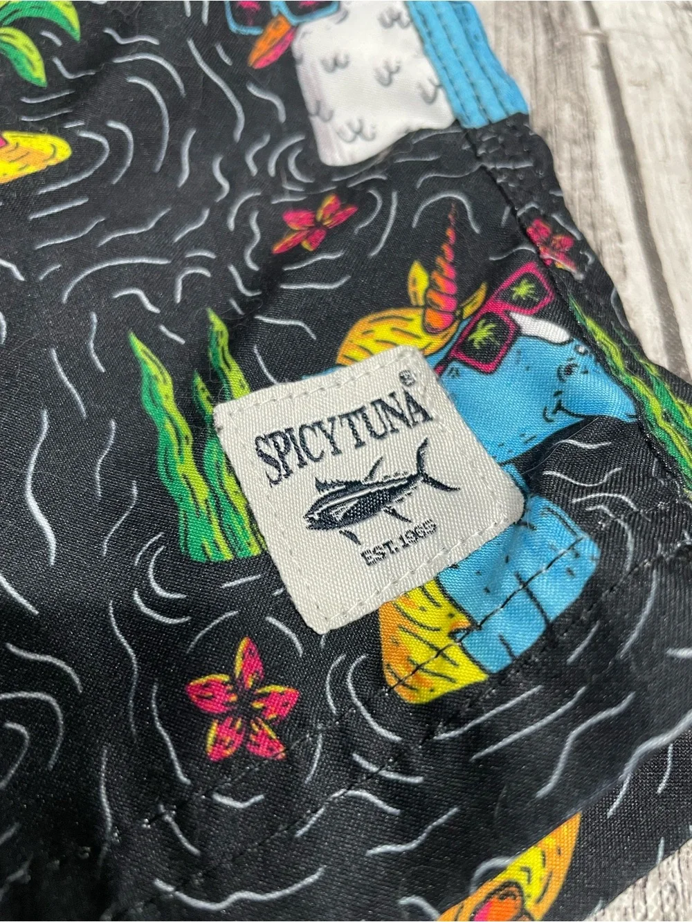 Men’s Medium Spicy Tuna Fun Unicorn Party Print Maximalist Swim Trunks Shorts